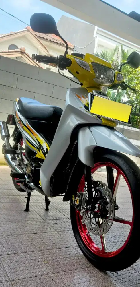 Yamaha f1zr  like new