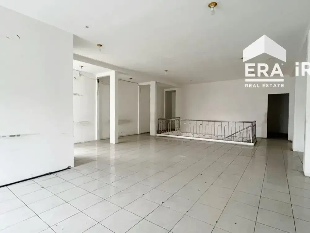 DISEWAKAN RUANG USAHA DEKAT STADION MANAHAN SOLO