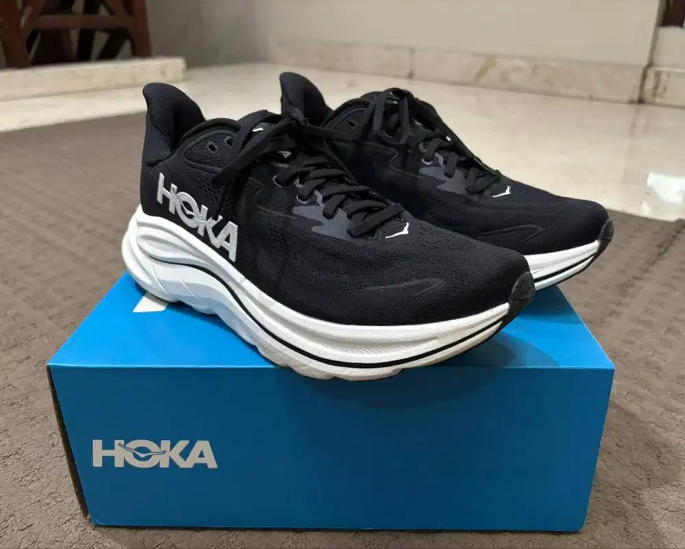 Hoka Clifton 10 - Black/White