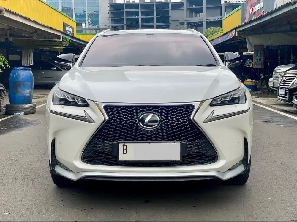 LEXUS NX200t F SPORT AT PUTIH 2016