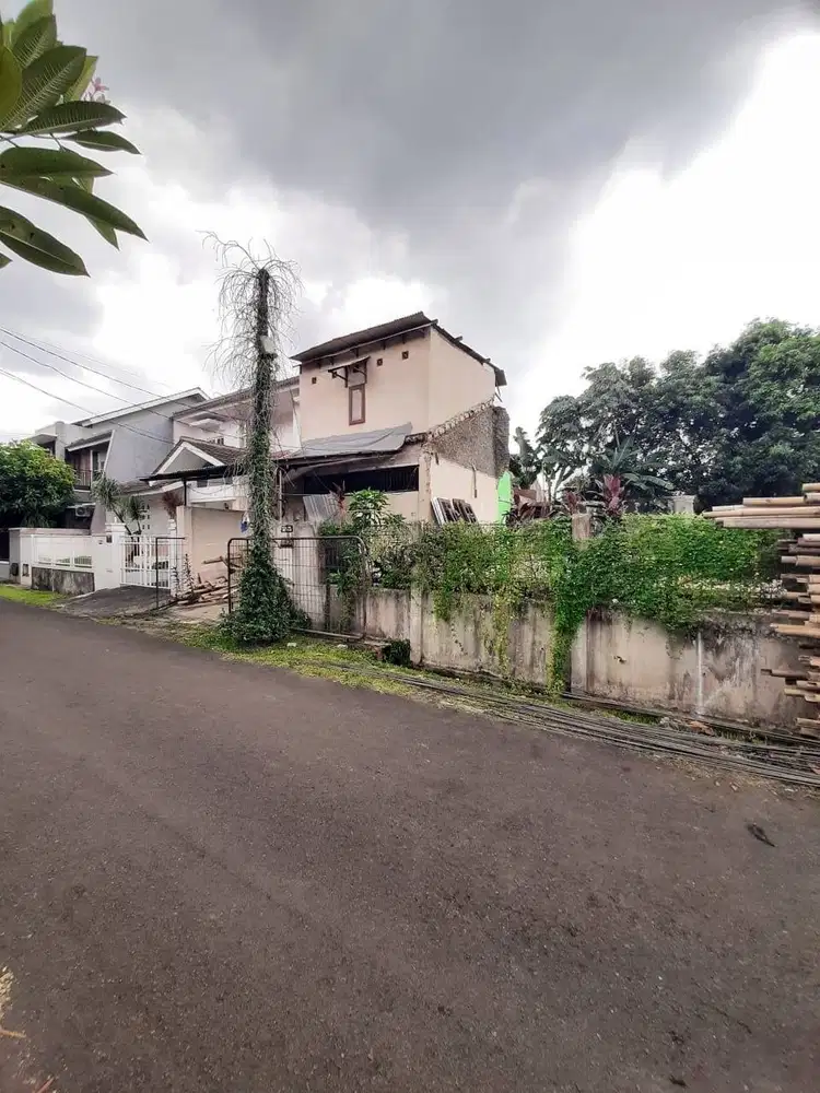 Rumah Hitung Tanah di Griya Loka Sektor 1.3
