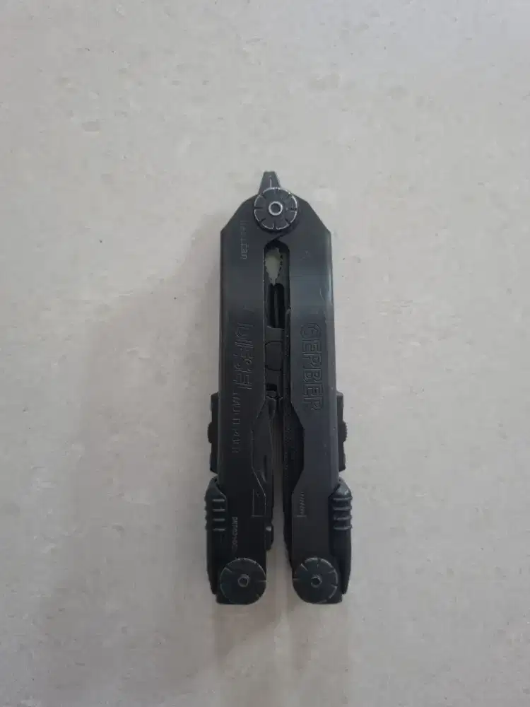 Tank gerber hitam diesel multi tools