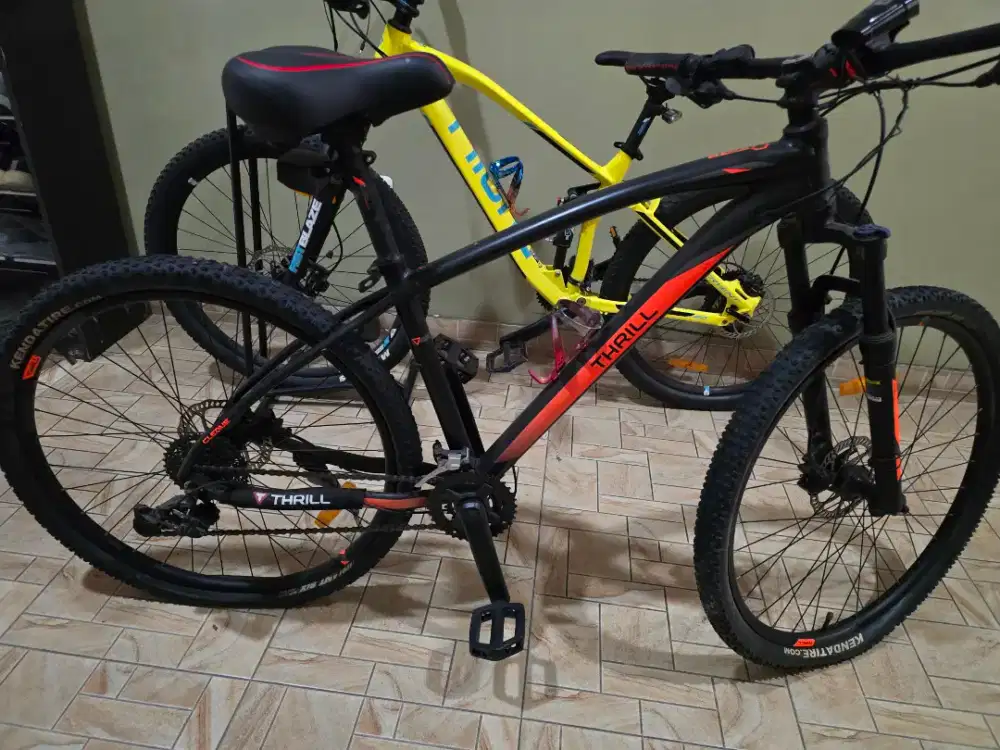 Sepeda thrill bekas merah