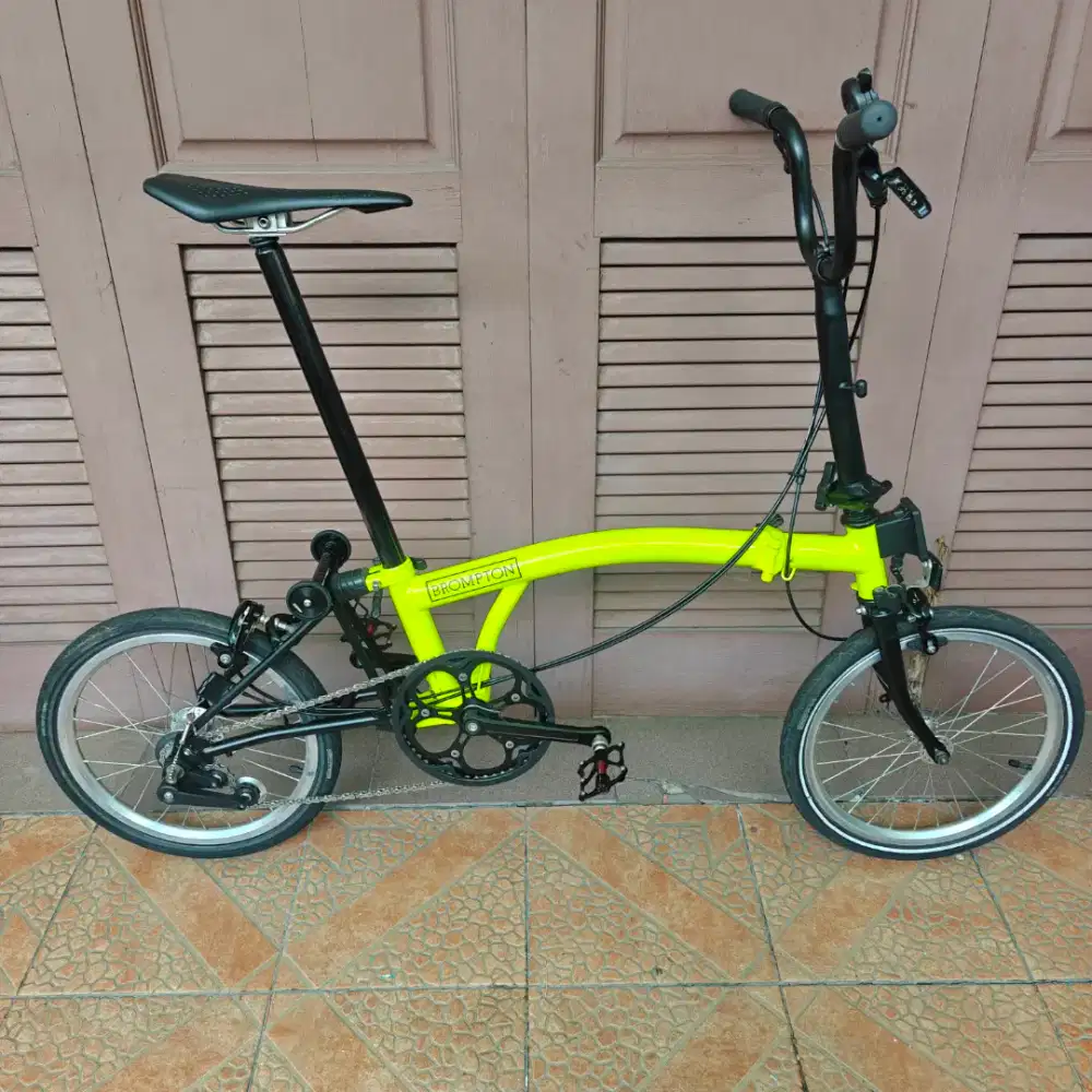 BEKAS MURAH - Sepeda Lipat BROMPTON M3E 2014 Yuzu/Limegreen