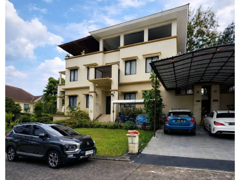 DIJUAL RUMAH MEWAH 3 LANTAI HARGA NEGO DI COUNTRY WOOD SENTUL CITY SSR744