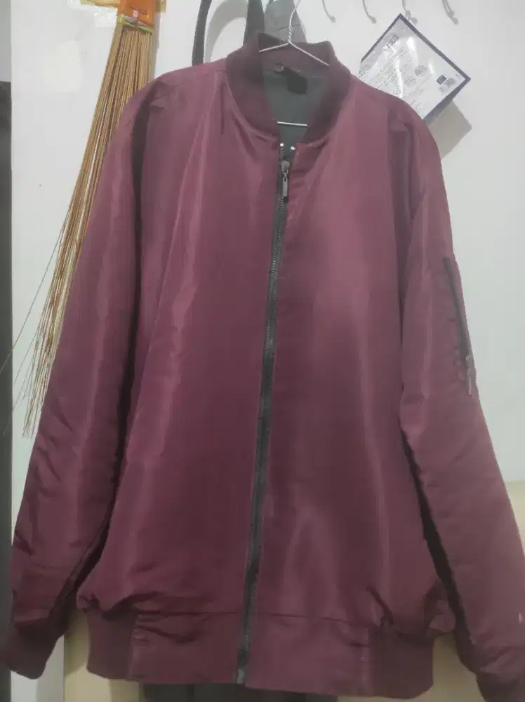 Jaket Bomber Merah Maroon