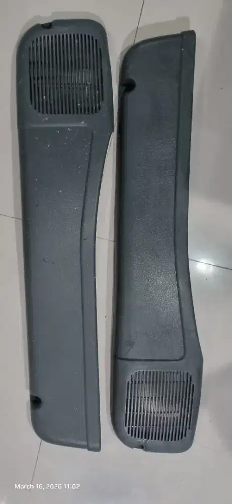 Cover panel pintu bawah mobil Timor