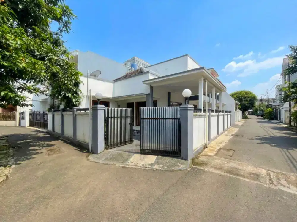 RUMAH SIAP HUNI + POSISI HOEK CUMA 5 M - AN DI TEBET TIMUR !!!