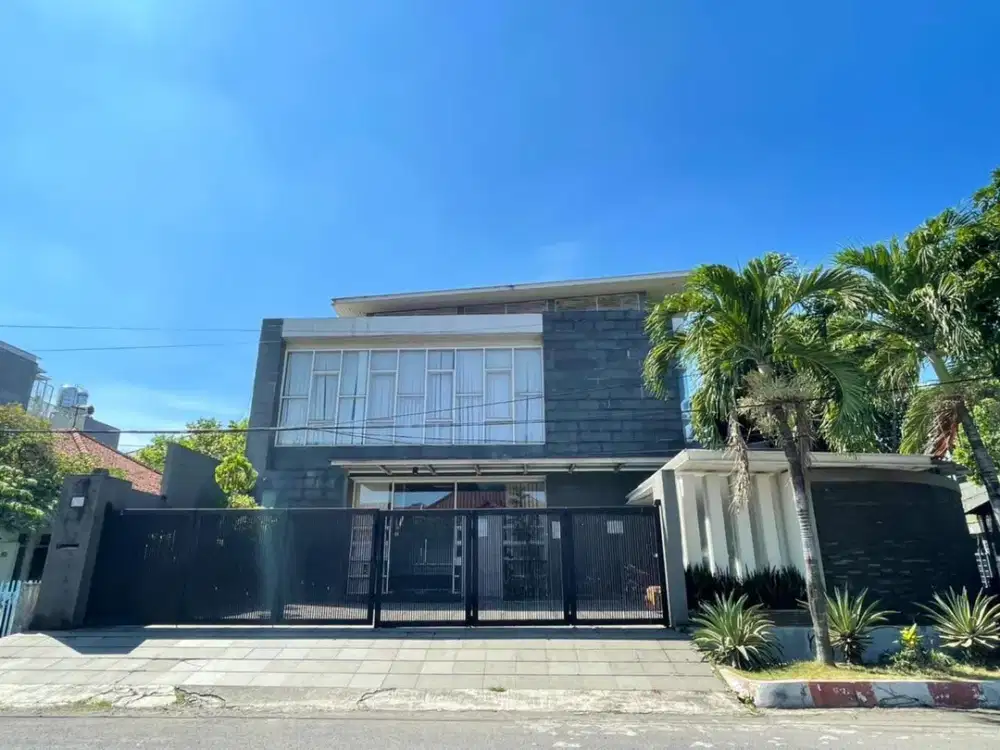 Dijual Rumah + Kantor Komersial Area di Jl Gayungsari, Strategis di Sby