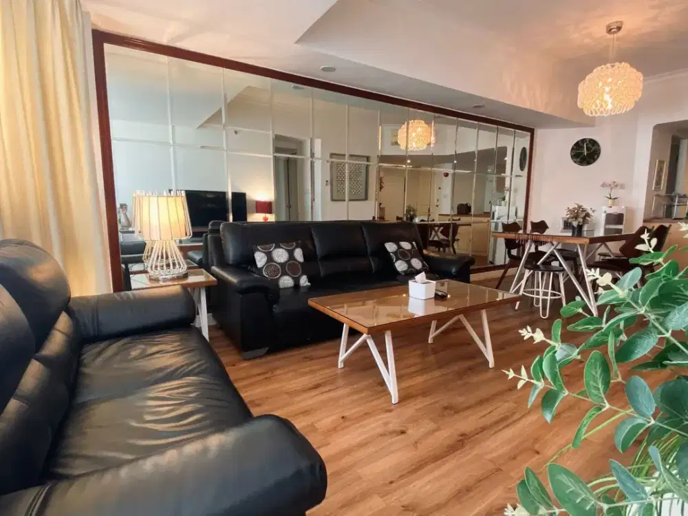 Disewakan Kondominium Furnished 2 BR, di Mall Taman Anggrek