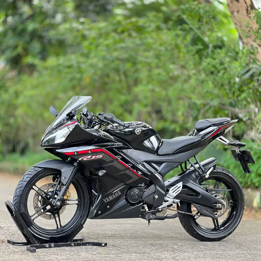 YAMAHA R15 V2 2015 HITAM KM 15K PAJAK ON LIKE NEW