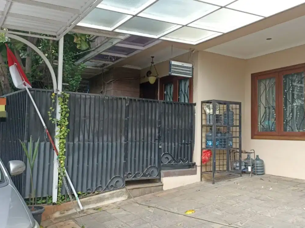 DI JUAL Rmh siap huni , bersih n rapi n terawat.  Di  Pejaten Barat  , JAKARTA SELATAN