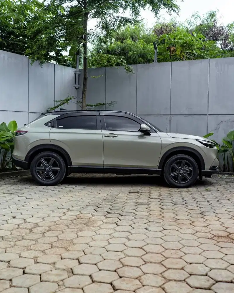 HRV E 2023 AT/Matic Km 4rb perak LIKE NEW