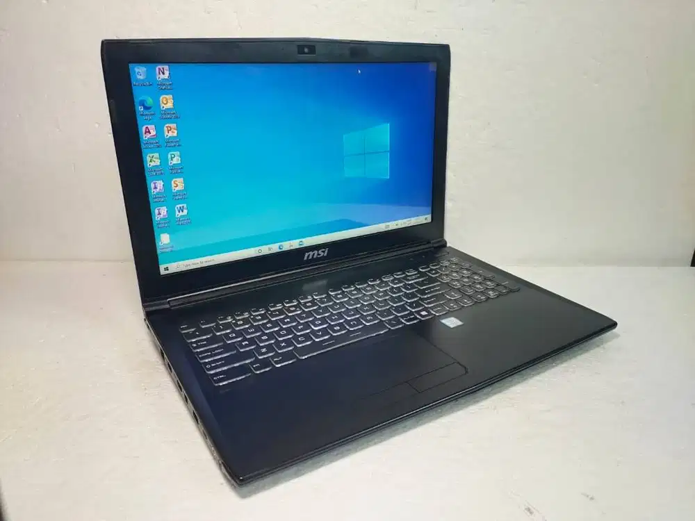 MSI GL62M 7RDX core i7-7700HQ RAM 16GB SSD 512GB Keyboard BL