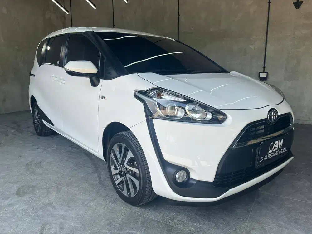 TOYOTA SIENTA 1.5 V CVT 2017