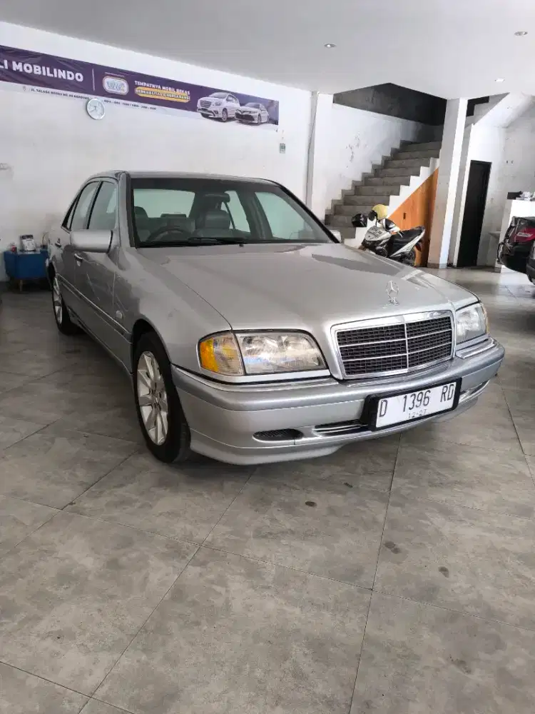 Mercy C230 at elegance 1998 silver