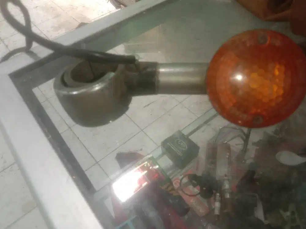 Lampu sen depan Suzuki intruder