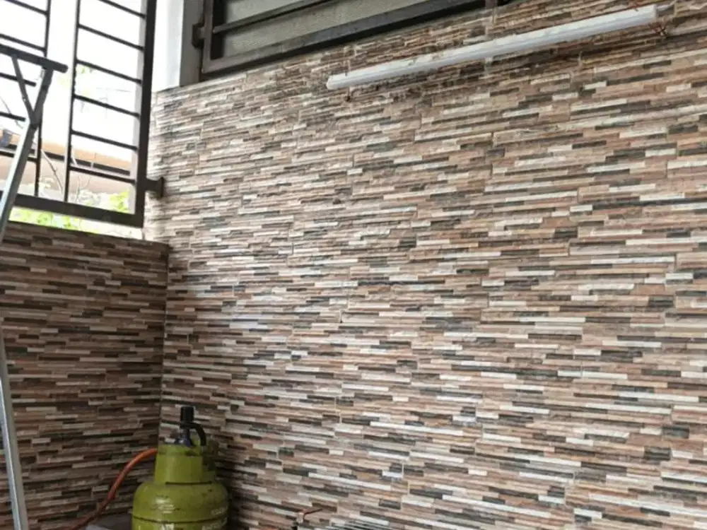 JUAL CEPAT RUMAH SIAP HUNI  2 1/2 LANTAI KELAPA GADING BCS  BARU SELESAI RENOVASI