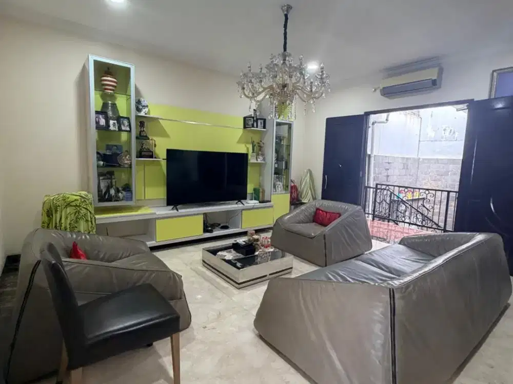 Dijual Rumah di Florence Pik, Uk.10x20m2, Semi Furnished, SHM