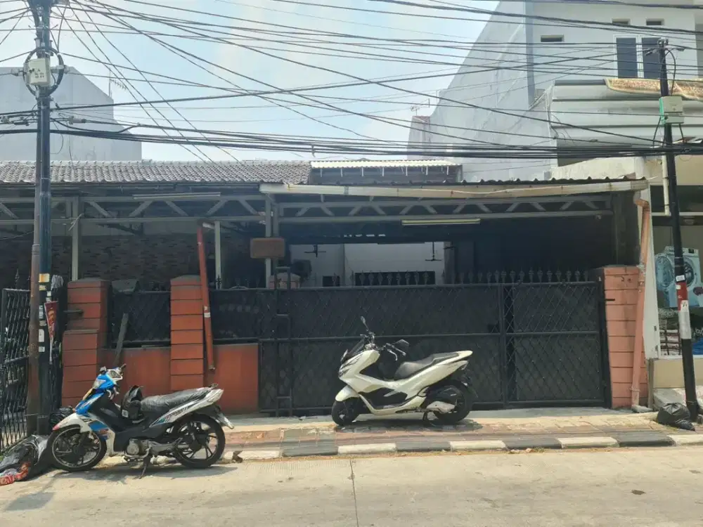 Dijual Rumah, bangunan lama  Di BCS  kelapa gading
