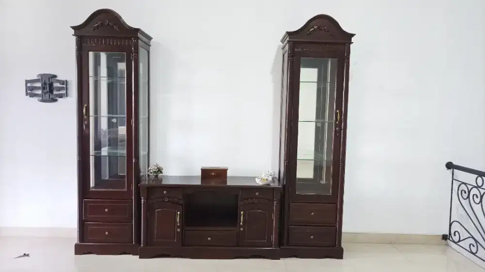 Lemari Hias Minimalis Bekas – Masih Kokoh & Bersih