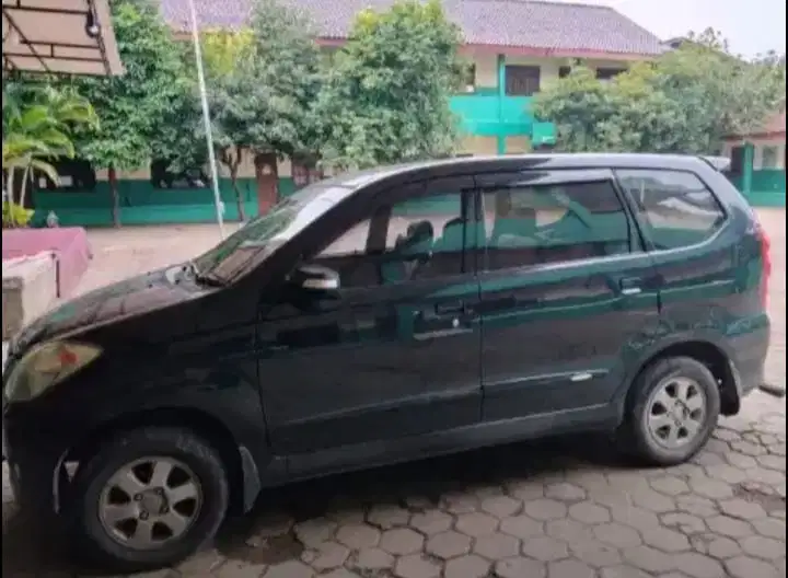 Daihatsu Xenia 2010 Bensin