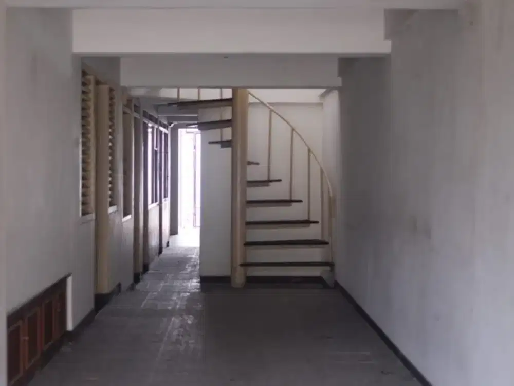 DIJUAL RUMAH 3 LANTAI DI SETRASARI BANDUNG S