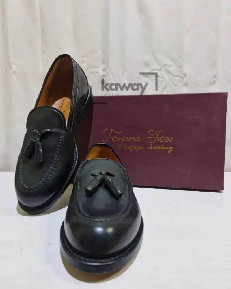Fortuna Jalan Sriwijaya Sepatu Kulit Pria Wanita Loafers Unisex