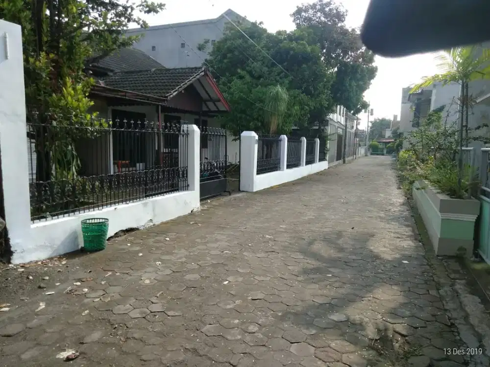 Dijual rumah dengan luas 800 M Rumah menghadap selatan.  Depan & belakang rumah jalan lebar 6 meter lokasi condong catur yogyakarta