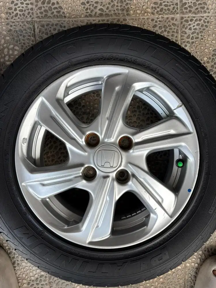 Dijual Velg & Ban Copotan Original Honda Brio