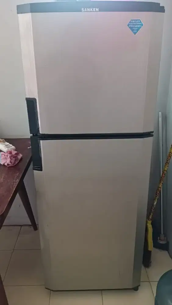 Kulkas Sanken second