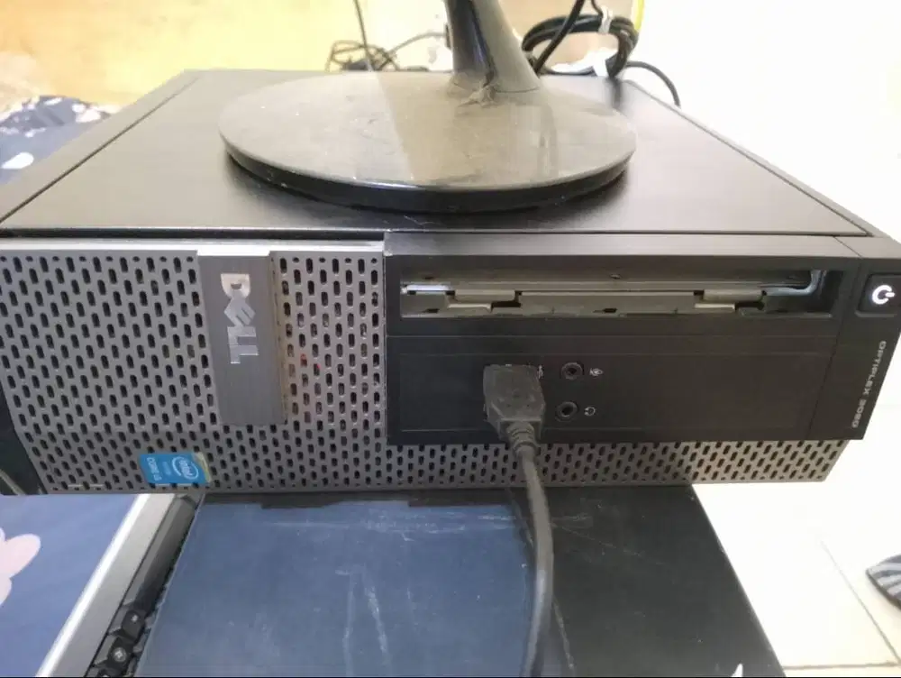 DESKTOP PC SFF (Small Form Factor) Dell Optiplex 3020 CORE i5. No HDD