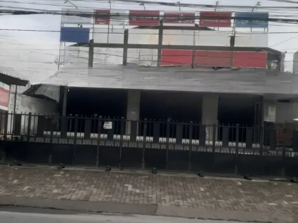 Disewakan Bangunan Ex Supermarket - Lokasi Strategis & Premium di Menganti Surabaya Barat