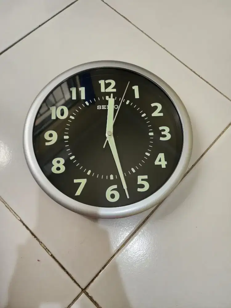 Jam Dinding Seiko Original QXA435SN - Lumibrite (Glow in the Dark)