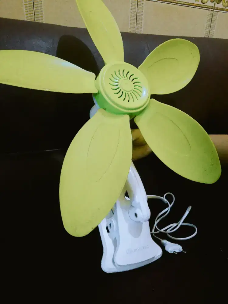 KIPAS ANGIN DINDING TEMPEL