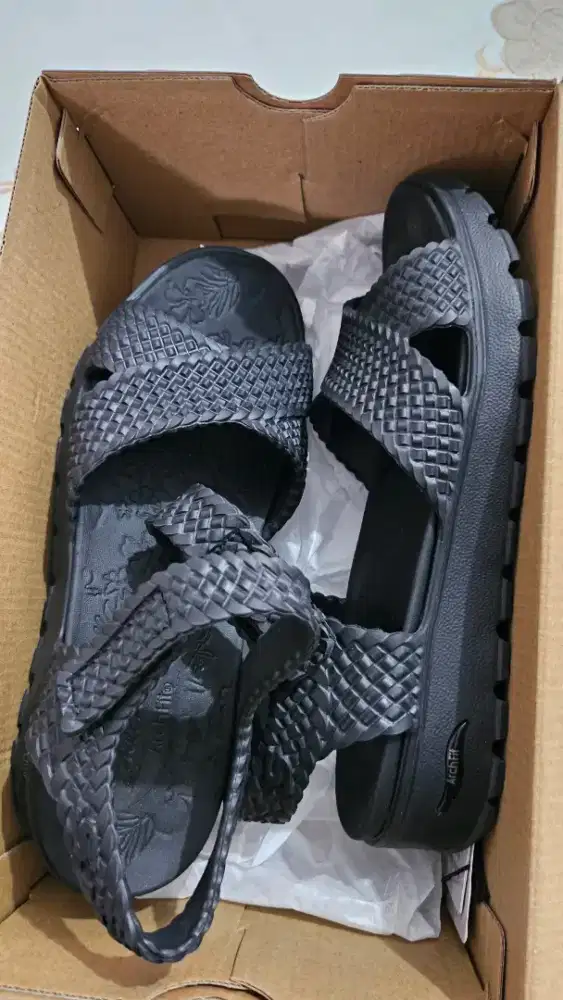 Sendal wanita skechers