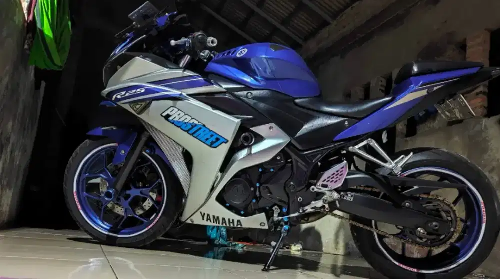 r25 biru silver 2016