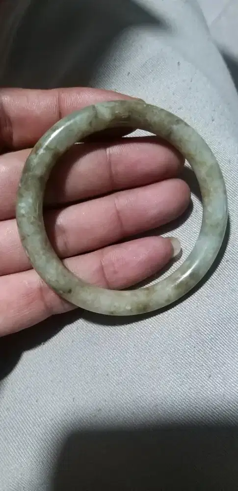 Gelang batu giok