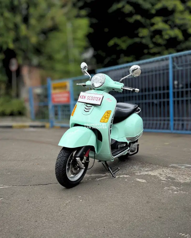 JUAL MURAH VESPA GTS 150 3V 2015 MULUS