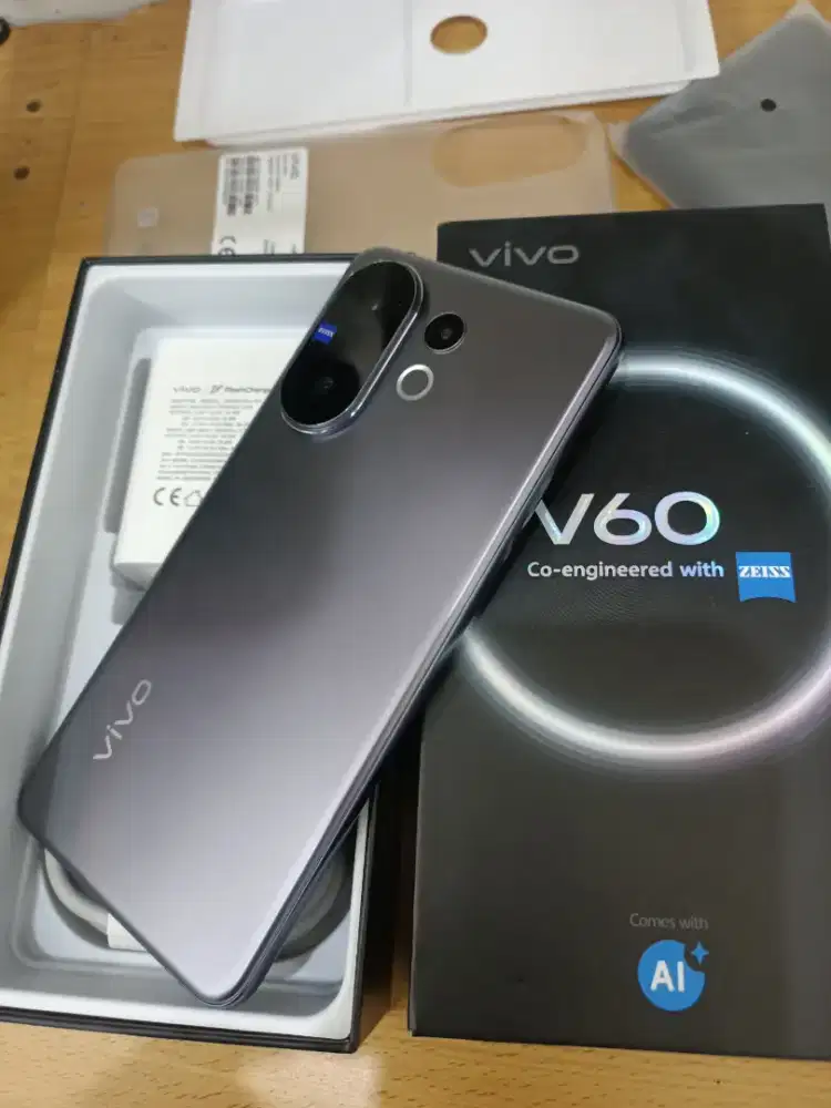 Vivo v60 12/256 giga like new
