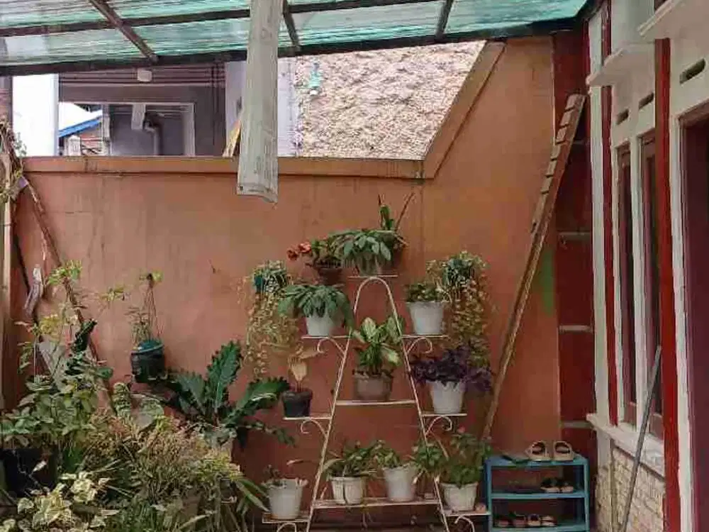 dijual rumah luas terawat di Padalarang dekat tempat Wisata