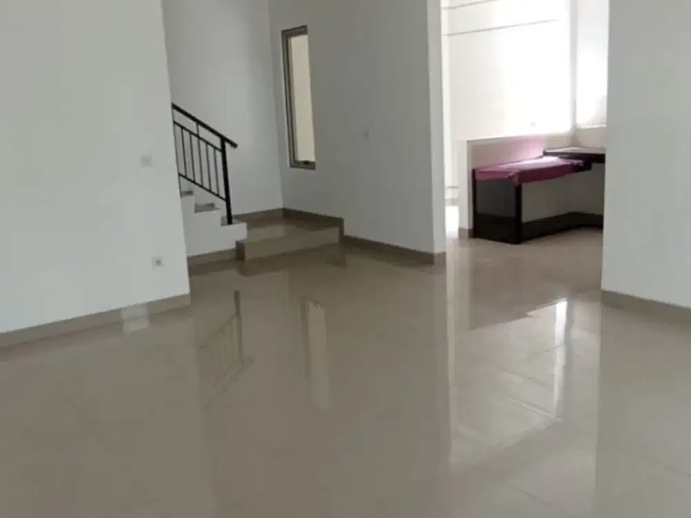 sewa rumah 2 lantai PIK 2 uk 8x12,5m kosongan