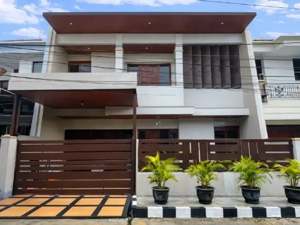 Rumah Dharmahusada Permai Strategis • Siap Huni • Row 3 Mobil