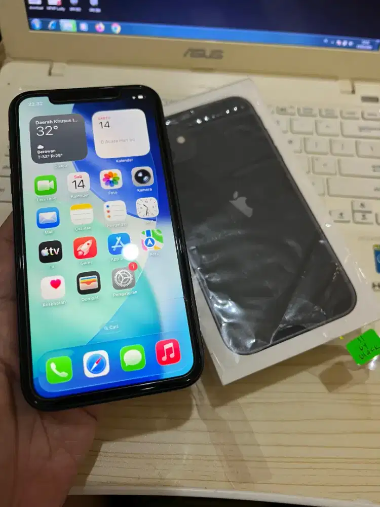 Mulus iphone 11 Ibox 64 hitam