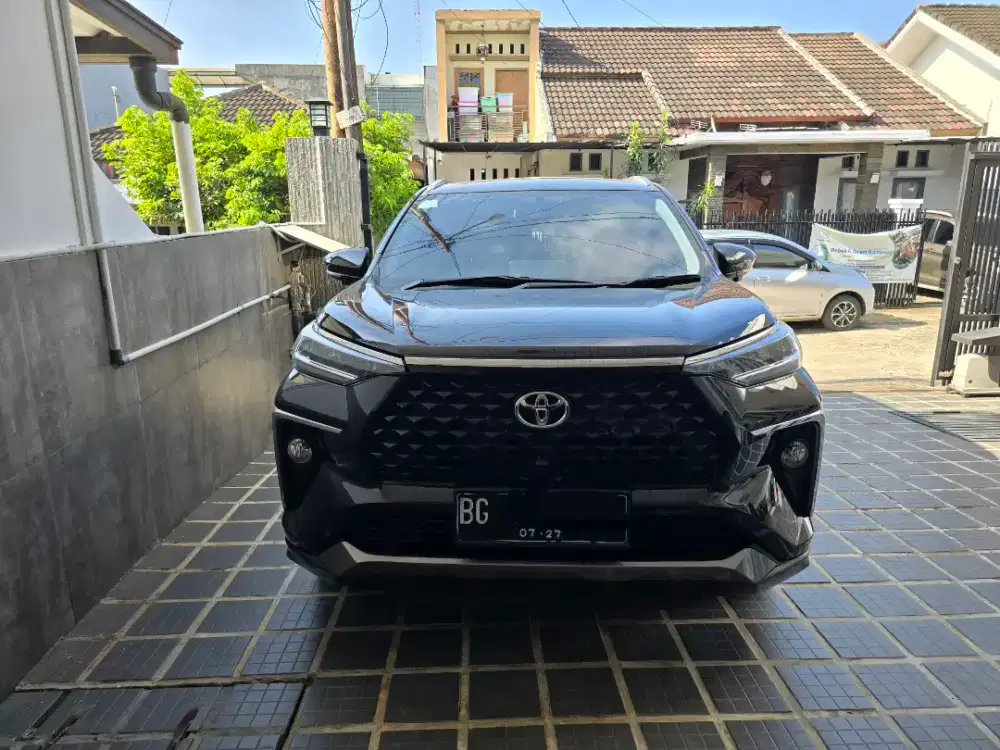 Toyota Veloz Q CVT 2022 Hitam