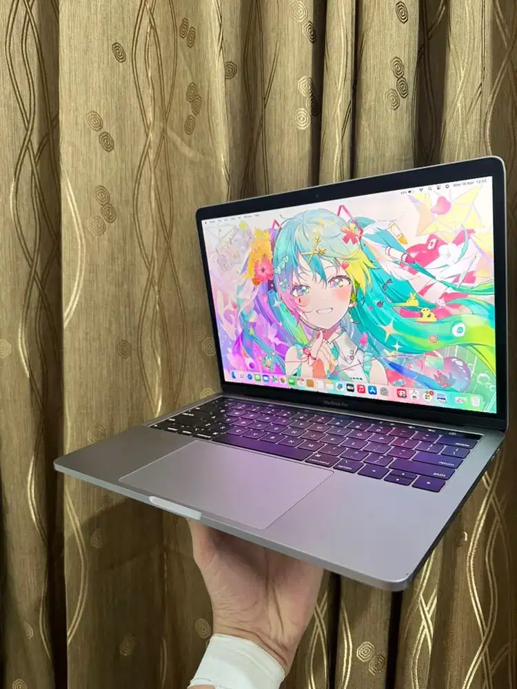 Macbook Pro Touchbar Retina 2018 13 Core i5 8/256GB OS Sequoia