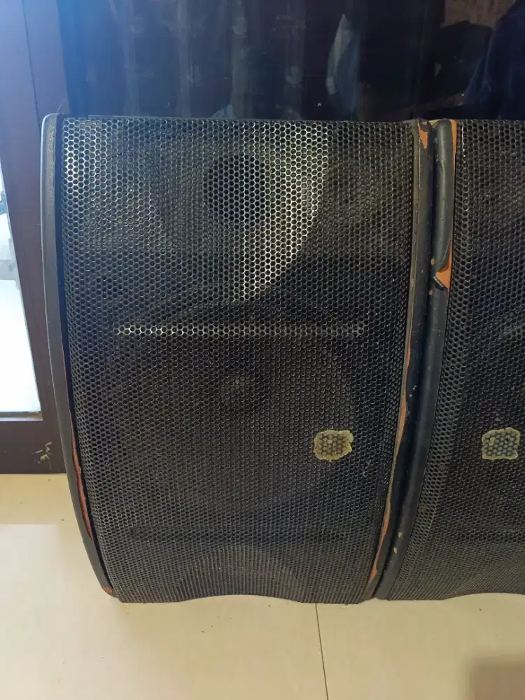 Speaker jual saja kondisi bagus hanya saja TDK di pakai lagi