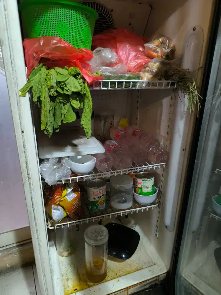 Showcase atau kulkas bekas