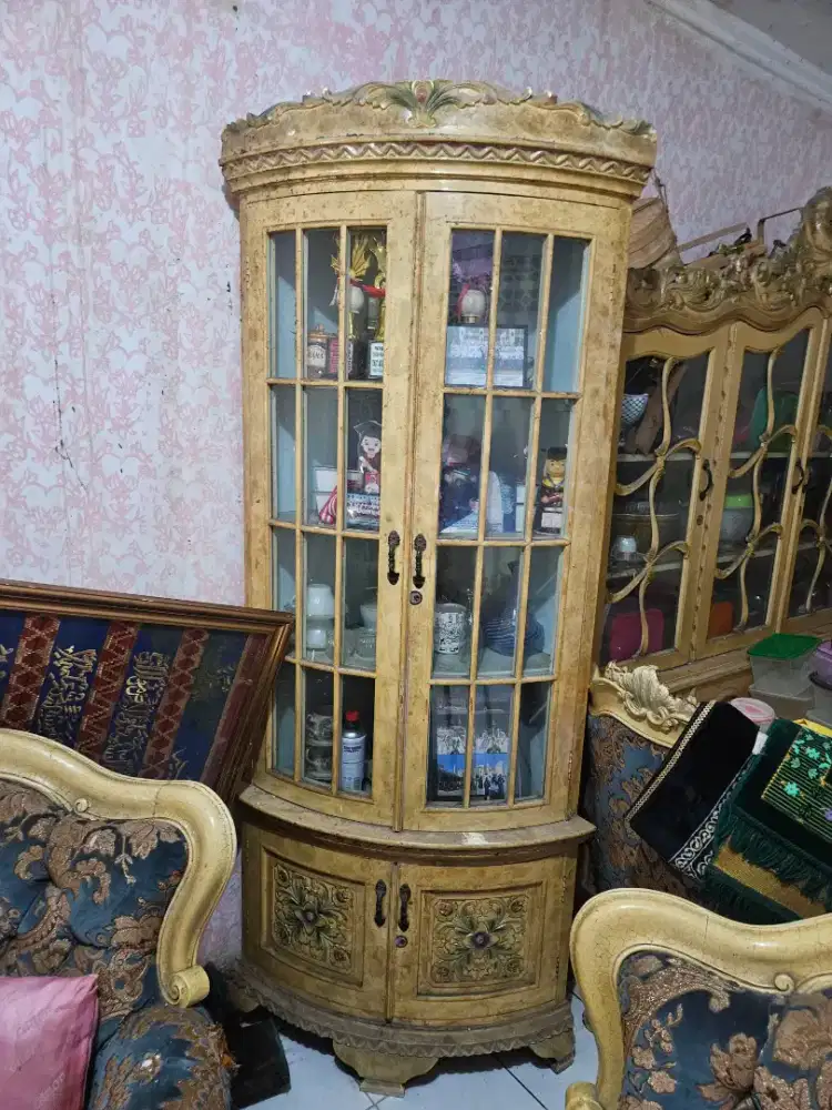 Sofa dan lemari Jati