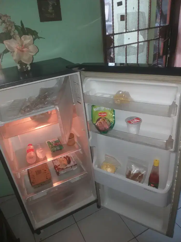 Kulkas 1 pntu br 2 th sgt dngin beku lengkap free ongkir llmove